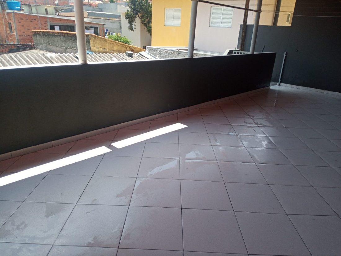 Terraço nos fundos, com vista para o bairro